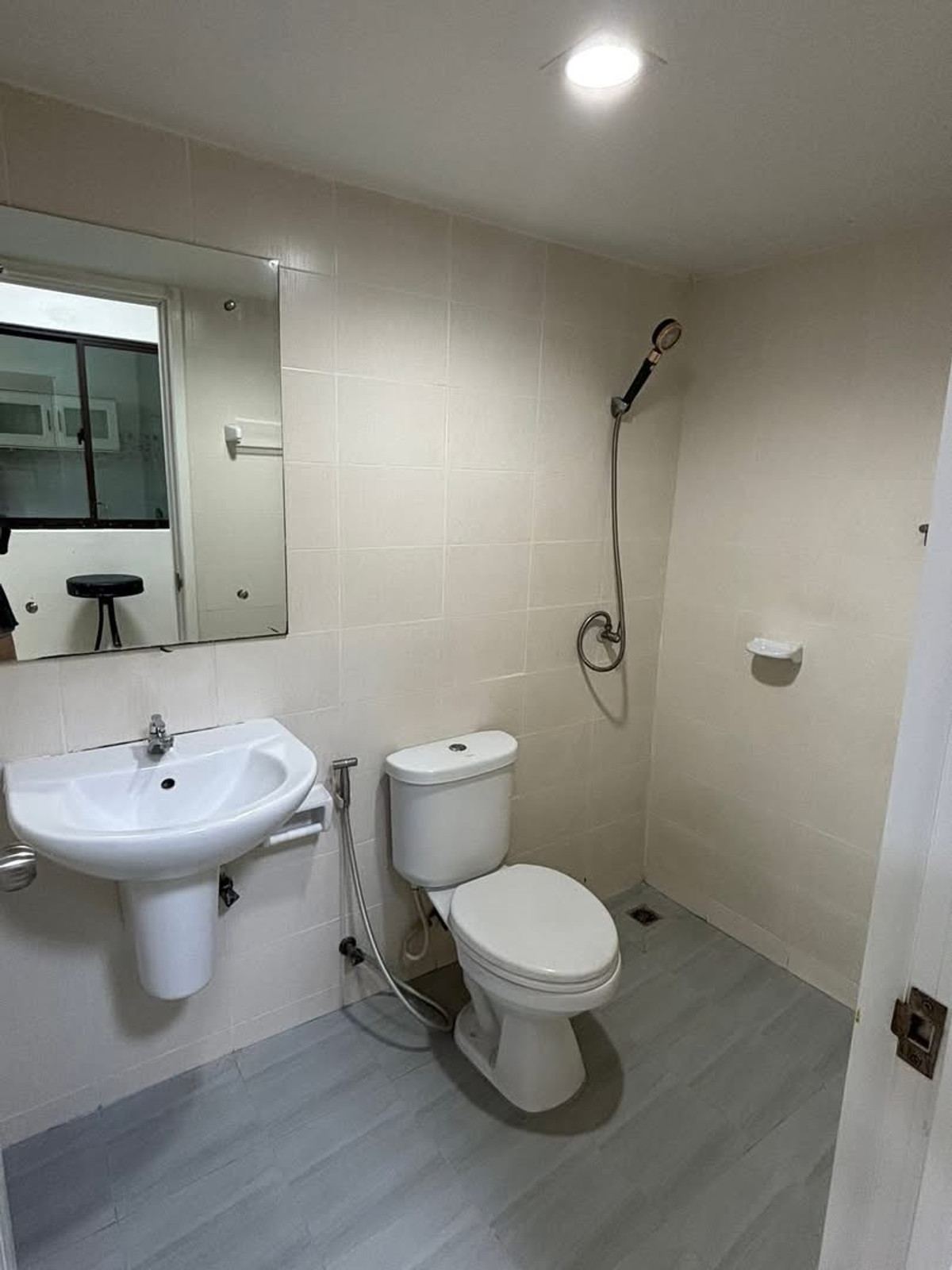 HousePattanakan, Srinakarin : P-2836 House in good location, convenient to travel, can enter and exit in many ways. For rent/Urgent sale! Townhome Pruksa Ville 57 Phatthanakan ready to move in.