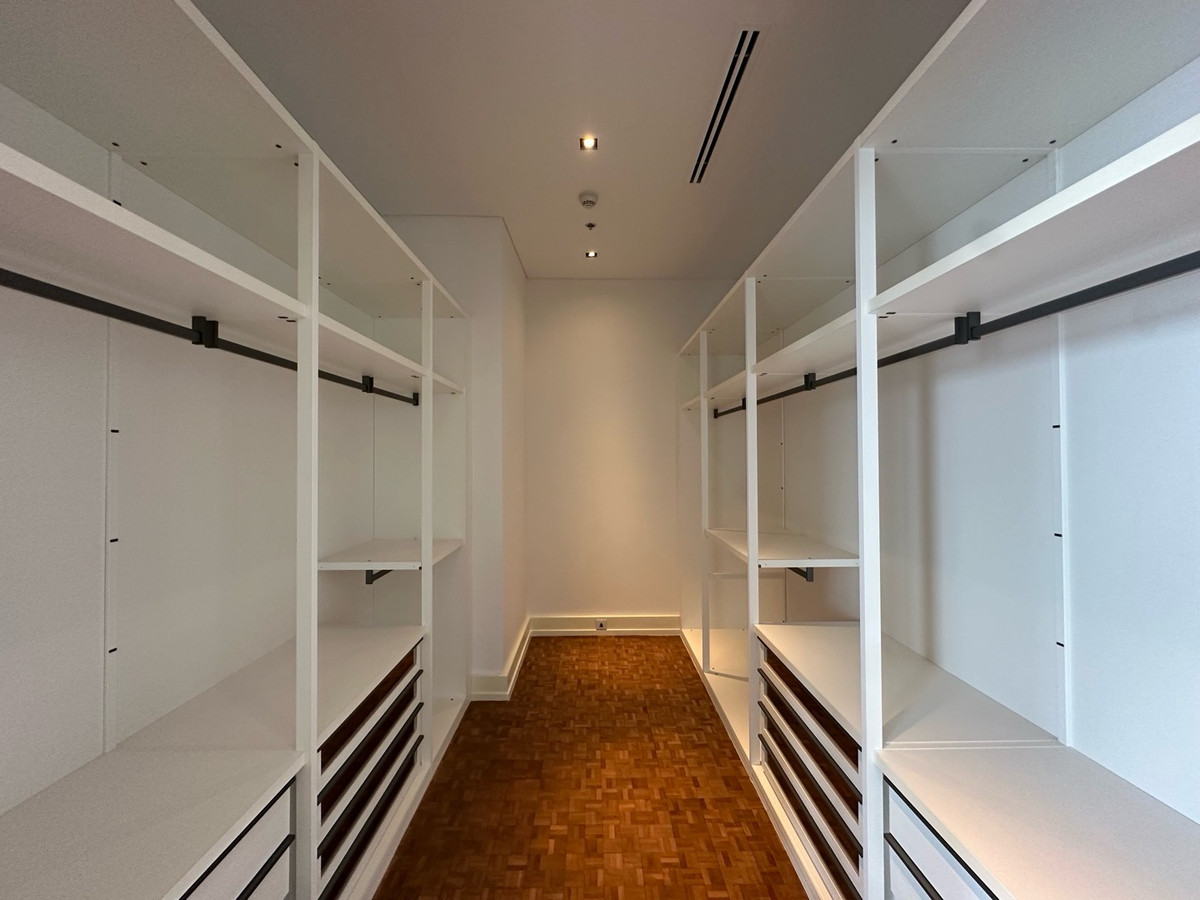 𝟒 𝐁𝐞𝐝𝐫𝐨𝐨𝐦𝐬 𝟓 𝐁𝐚𝐭𝐡𝐫𝐨𝐨𝐦𝐬 𝐋𝐚𝐫𝐠𝐞 𝐋𝐢𝐯𝐢𝐧𝐠 𝐑𝐨𝐨𝐦 𝐰𝐢𝐭𝐡 𝐎𝐩𝐞𝐧 𝐊𝐢𝐭𝐜𝐡𝐞𝐧 𝟔𝟒𝐭𝐡 𝐅𝐥𝐨𝐨𝐫 𝐏𝐞𝐧𝐭𝐡𝐨𝐮𝐬𝐞𝐕𝐞𝐫𝐲 𝐋𝐚𝐫𝐠𝐞 𝐒𝐢𝐳𝐞 𝟒𝟐𝟏.𝟔𝟐 𝐒𝐪.𝐦. 𝐓𝐡𝐞 𝐎𝐧𝐥𝐲 𝐎𝐧𝐞 Loading...