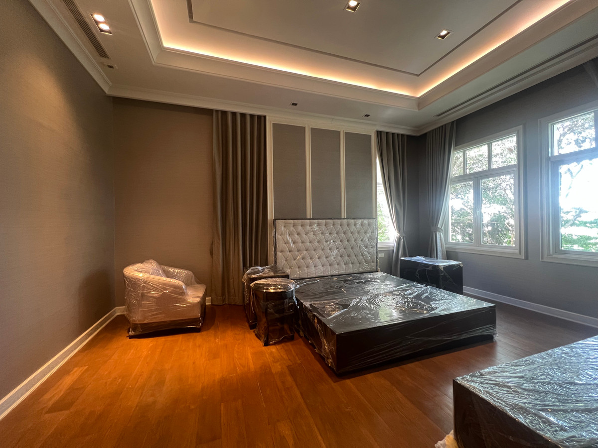 For SaleHouseKaset Nawamin,Ladplakao : Luxurious 5 bedroom house along Ramintra Expressway, ready to decorate, next to the lake.