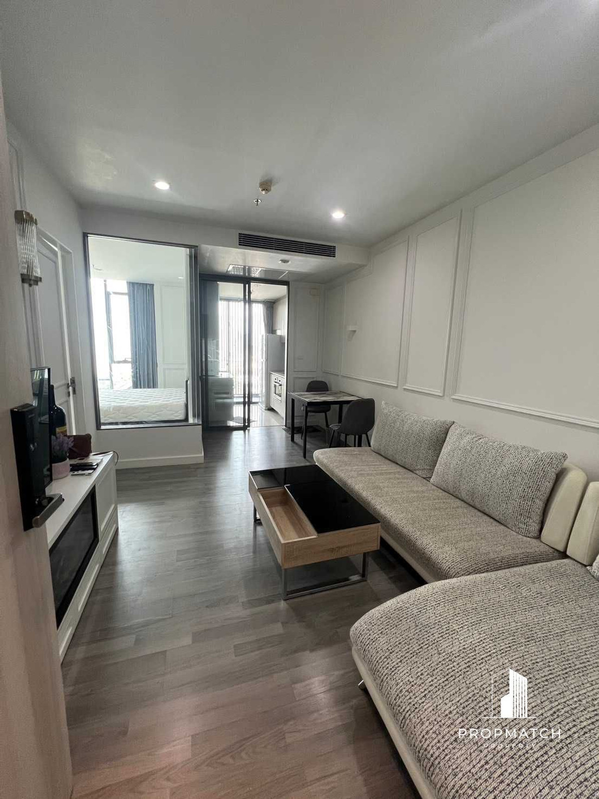 ✨Flash Deal ✨The Room BTS Wongwian Yai( 1Bed 1Bath 49SQM.) Fully furnished, ready to move in!! Only 22,000 baht per month Tel.0981315848 @propmatch Loading...