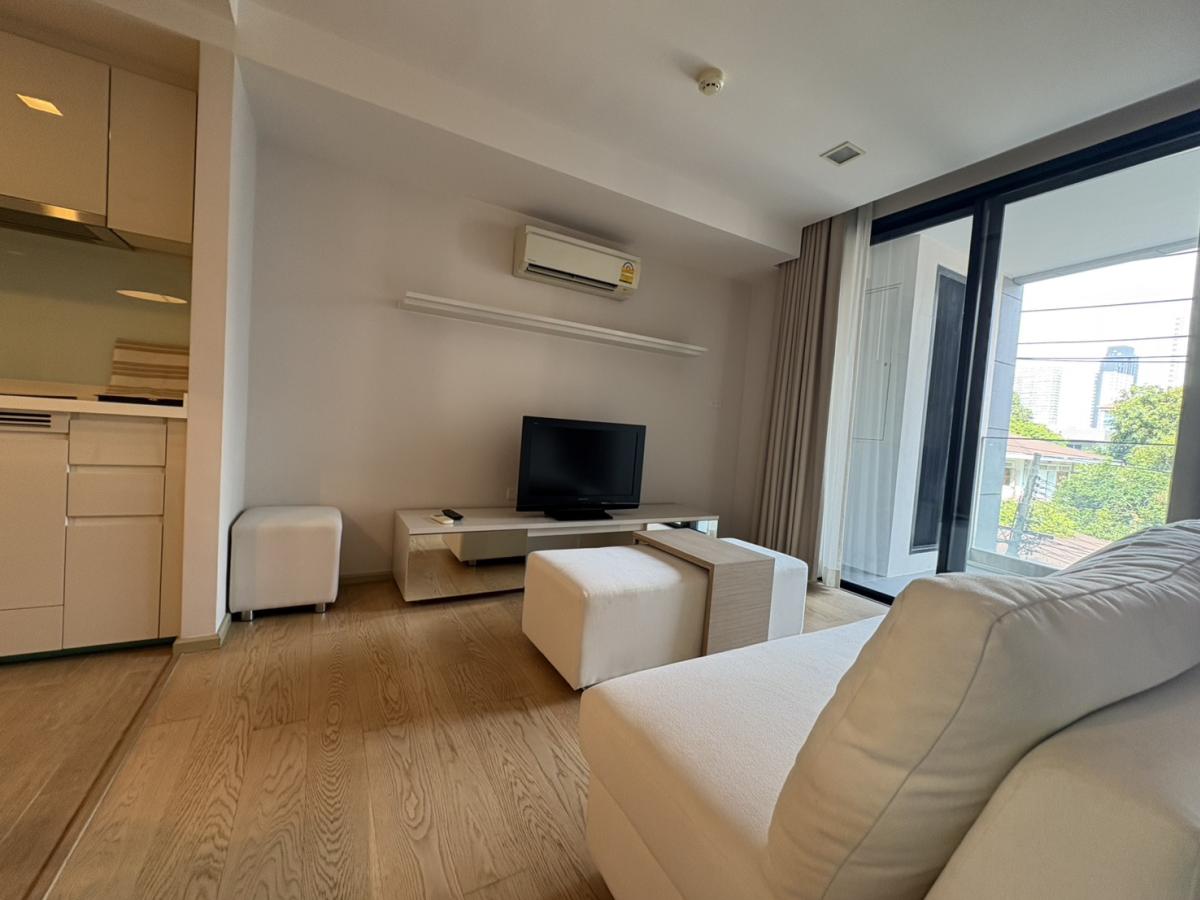 ขาย-เช่า คอนโด Liv@49 ใจกลางทองหล่อ 1 ห้องนอน 49.62 ตร.ม.  ใกล้ BTS ทองหล่อ พร้อมสิ่งอำนวยความสะดวกครบครัน เริ่ม 6.4 ล้าน! Loading...