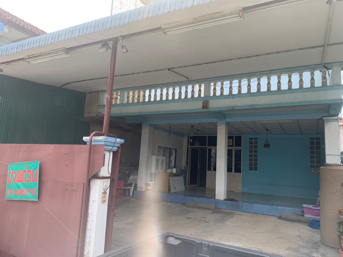 For SaleHome OfficeMahachai Samut Sakhon : Urgent sale, home office, prime location. At a price you can reach, very cheap. This price cannot be found in this area.