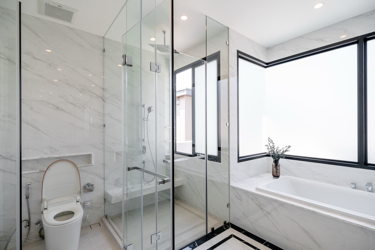 HousePattanakan, Srinakarin : For sale/rent, luxury house Cinq Royal Krungthep Kreetha (Soul Type), 3-story house with private elevator, land size 120 sq m, usable area 705 sq m, fully furnished, complete with electrical appliances.