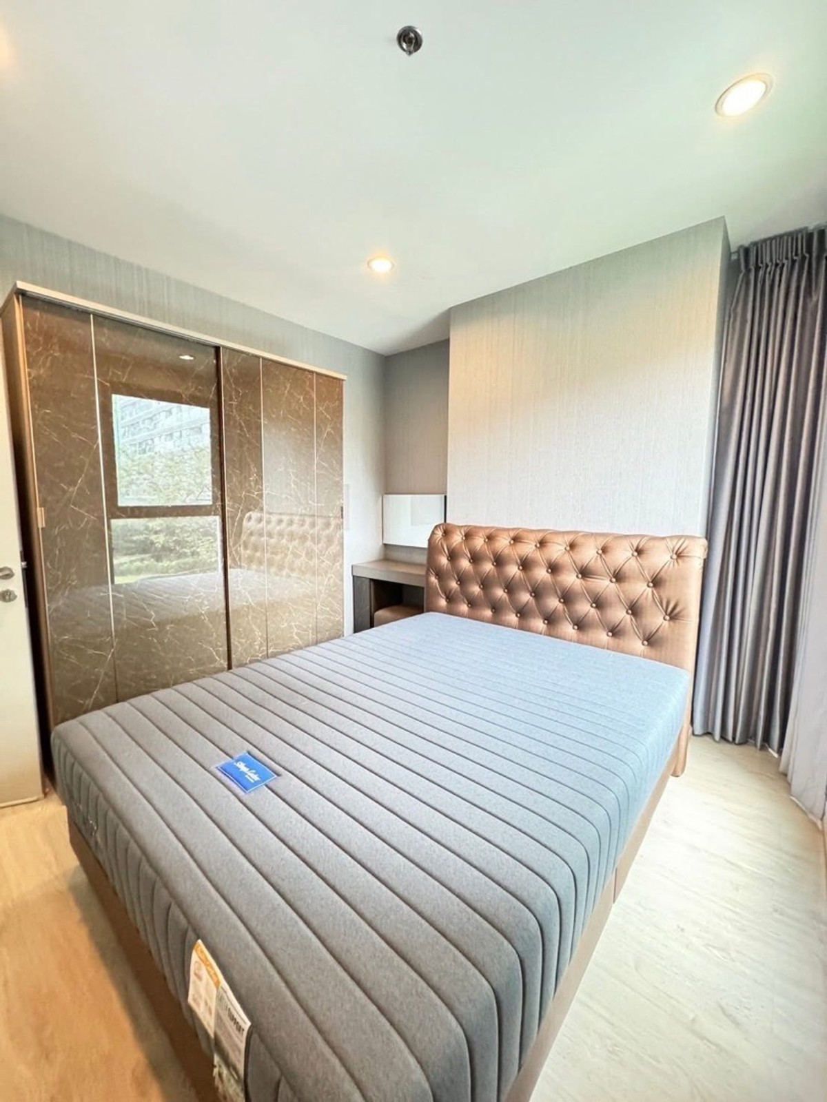 2BED - IDEO Q CHULA SAMYAN Near CHULA ( 2 ห้องนอน ราคาดี!! ) Loading...