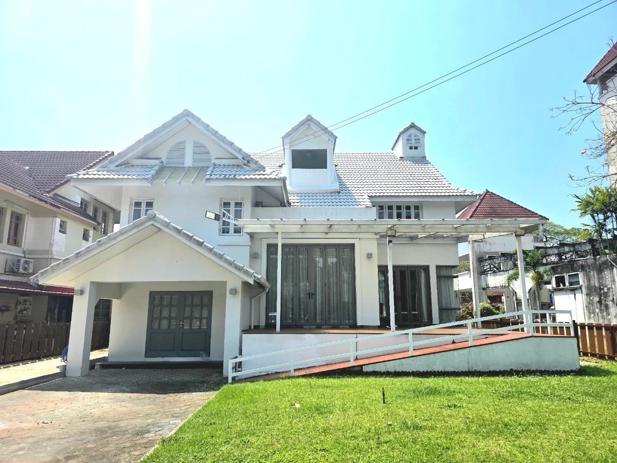 ขายบ้านระยอง : บ้านหลังใหญ่ ห่างทะเลแค่ถนนกั้น