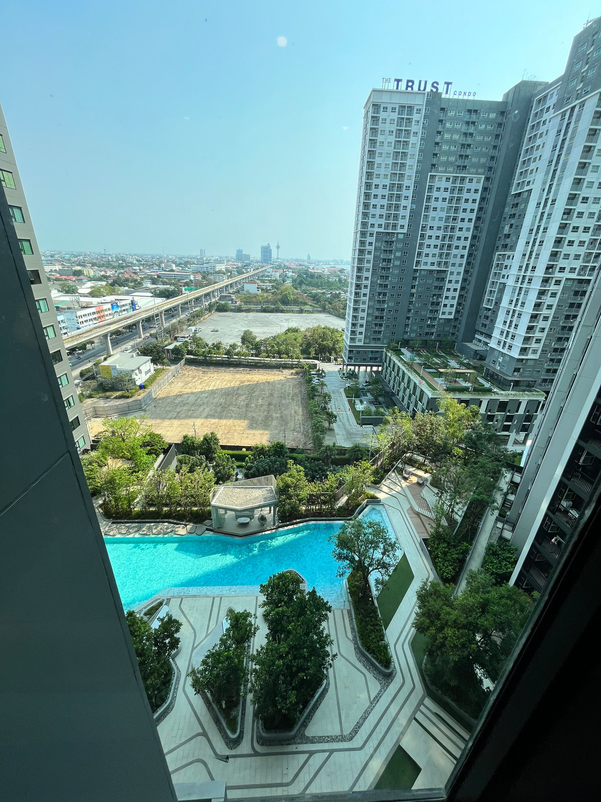 Condo for rent: ASPIRE Erawan Prime, next to BTS Chang Erawan, Building A, building outside next to the road, 32 sq m. Free rental promotion for 15 days. Loading...