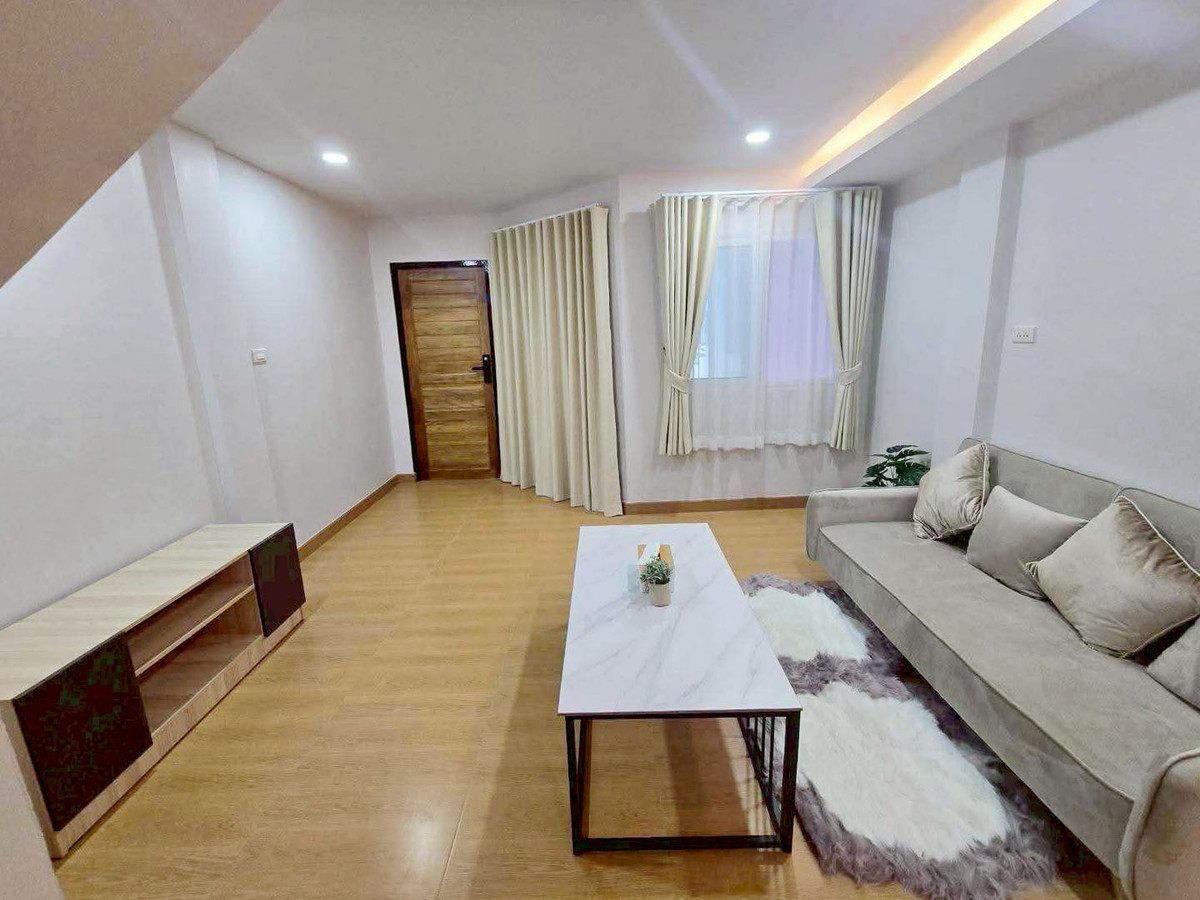 Townhouse for rent 18,000 baht per month, just 5 minutes to Central Airport No.9H972. Loading...