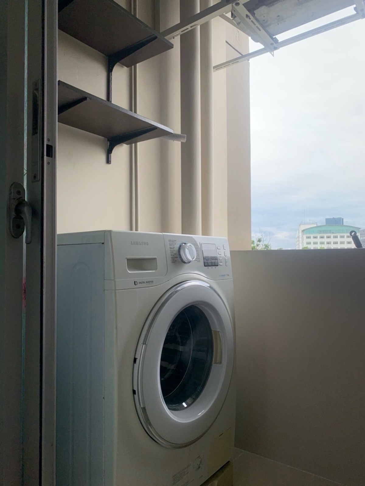 For RentCondoBangna, Bearing, Lasalle : Rent The Parkland Srinakarin lakeside (The Parkland Srinakarin Lakeside)  🛏️ 1 bedroom 🛁 1 bathroom 🛋️ 1 living room, size 38 sq m. Building 2, 5th floor 🌅 Lake view ✨ Price 10,000 baht ✨ Newly decorated room with video  