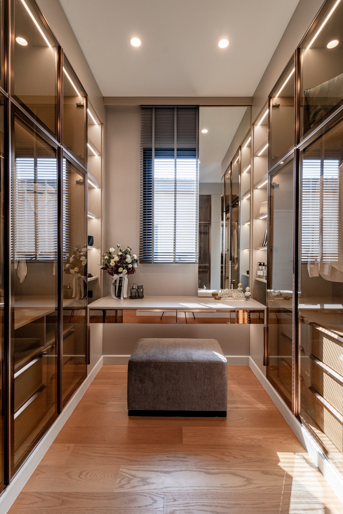 HousePattanakan, Srinakarin : For sale/rent, luxury house Cinq Royal Krungthep Kreetha (Soul Type), 3-story house with private elevator, land size 120 sq m, usable area 705 sq m, fully furnished, complete with electrical appliances.