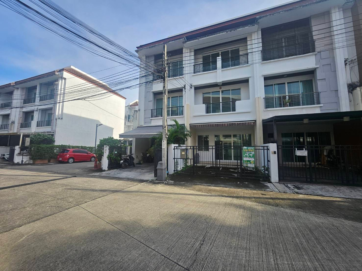 ขายทาวน์โฮมลาดพร้าว101 แฮปปี้แลนด์ : 🏡 ขายทาวน์โฮม 3 ชั้น ขายราคาต่ำกว่าประเมิน โครงการคุณภาพ ใกล้เลียบด่วน  🚆 ใกล้รถไฟฟ้าสายสีเหลือง สถานีลาดพร้าว 101 🏡 ขายเพียง 4,444,000 บาท