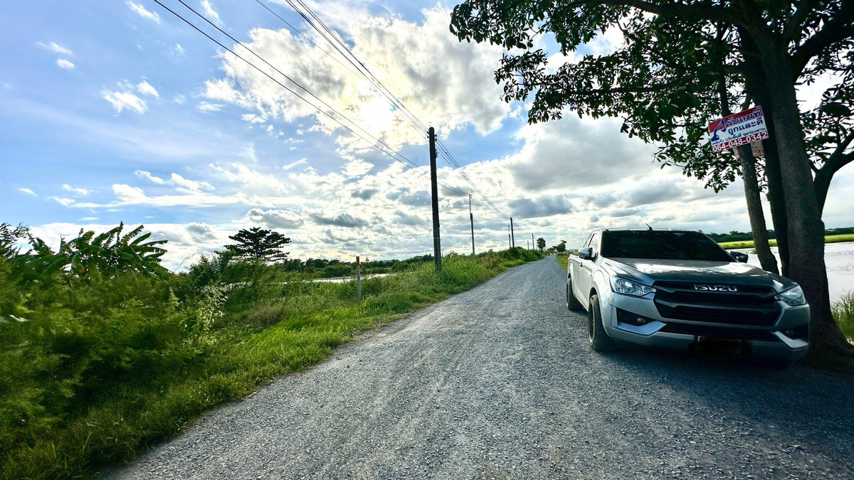 For SaleLandLadkrabang, Suwannaphum Airport : Land for sale, area 23-1-96 rai, Saribut Road, Thap Yao Subdistrict, Lat Krabang District, Bangkok.