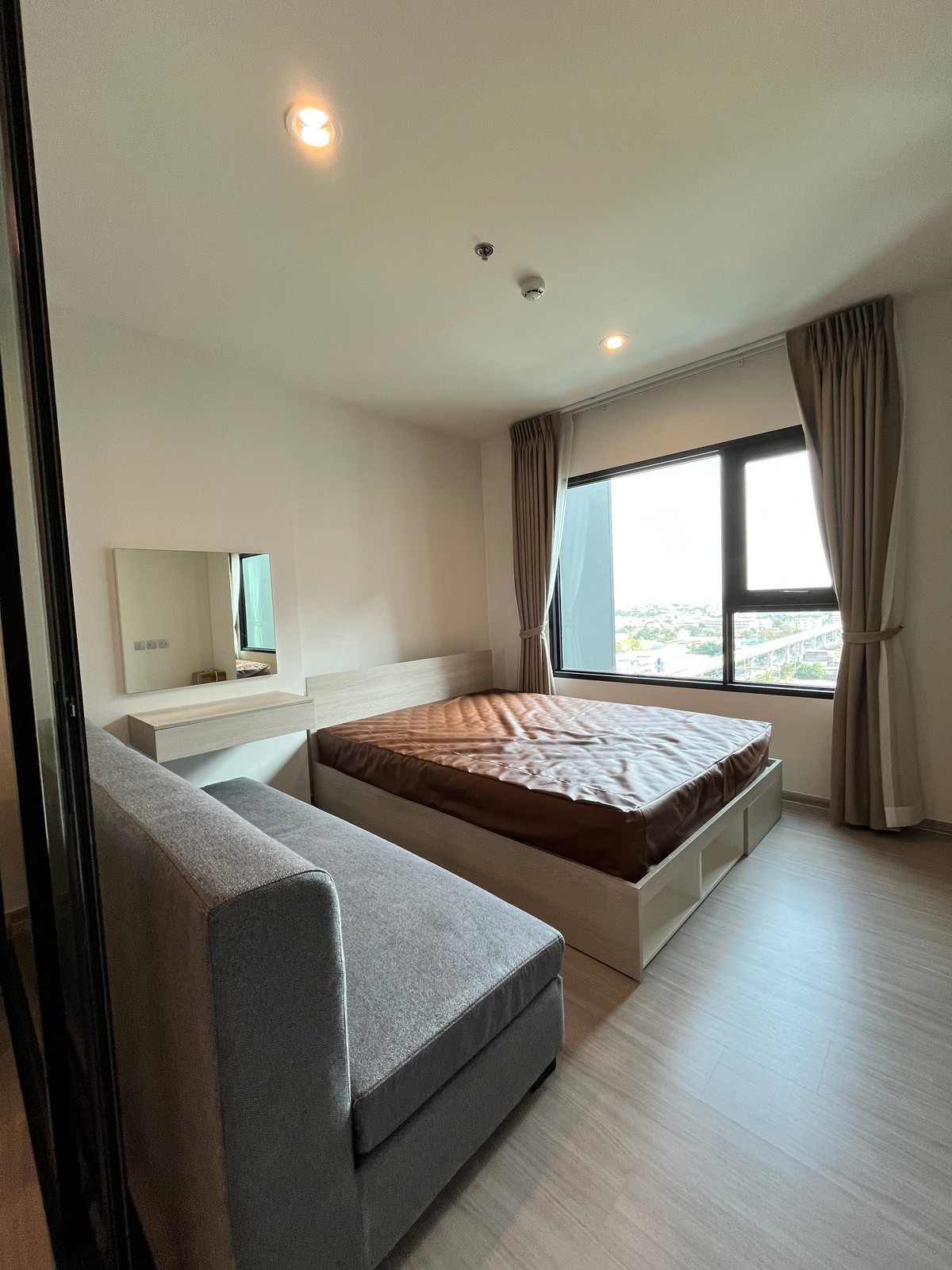 Condo for rent: ASPIRE Erawan Prime, next to BTS Chang Erawan, Building A, building outside next to the road, 32 sq m. Free rental promotion for 15 days. Loading...