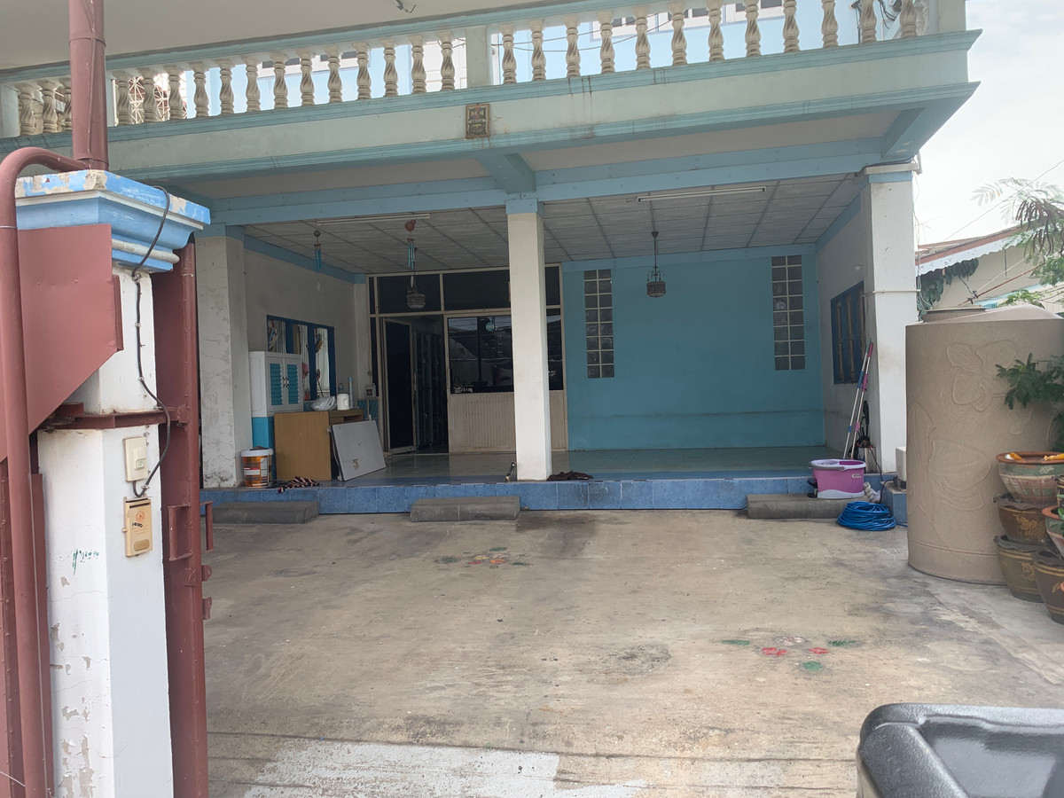 For SaleHome OfficeMahachai Samut Sakhon : Urgent sale, home office, prime location. At a price you can reach, very cheap. This price cannot be found in this area.