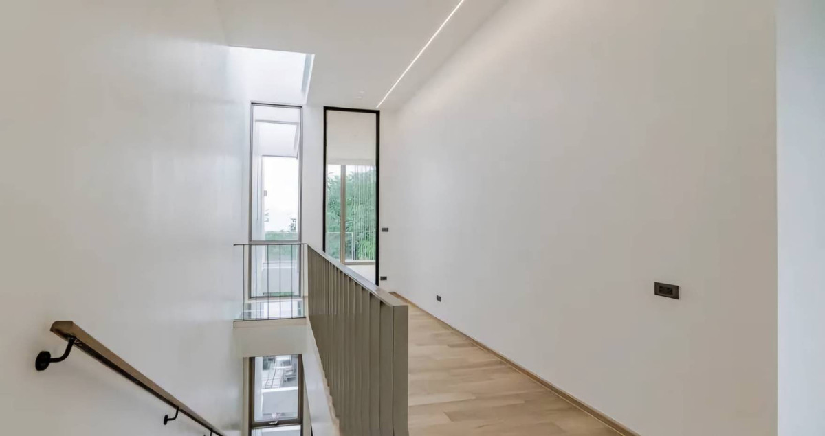 For SaleHome OfficeLadprao, Central Ladprao : New home office for sale, 4 floors, luxury house in the heart of Ratchada-Lat Phrao. Beautiful with elevator 62 sq m near MRT Lat Phrao Phawana LUXE35