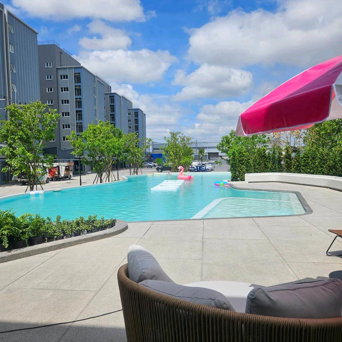 For RentCondoPattaya, Bangsaen, Chonburi : New condo for rent, EARN by L.P.N (Earn by L.P.N.), full central area.