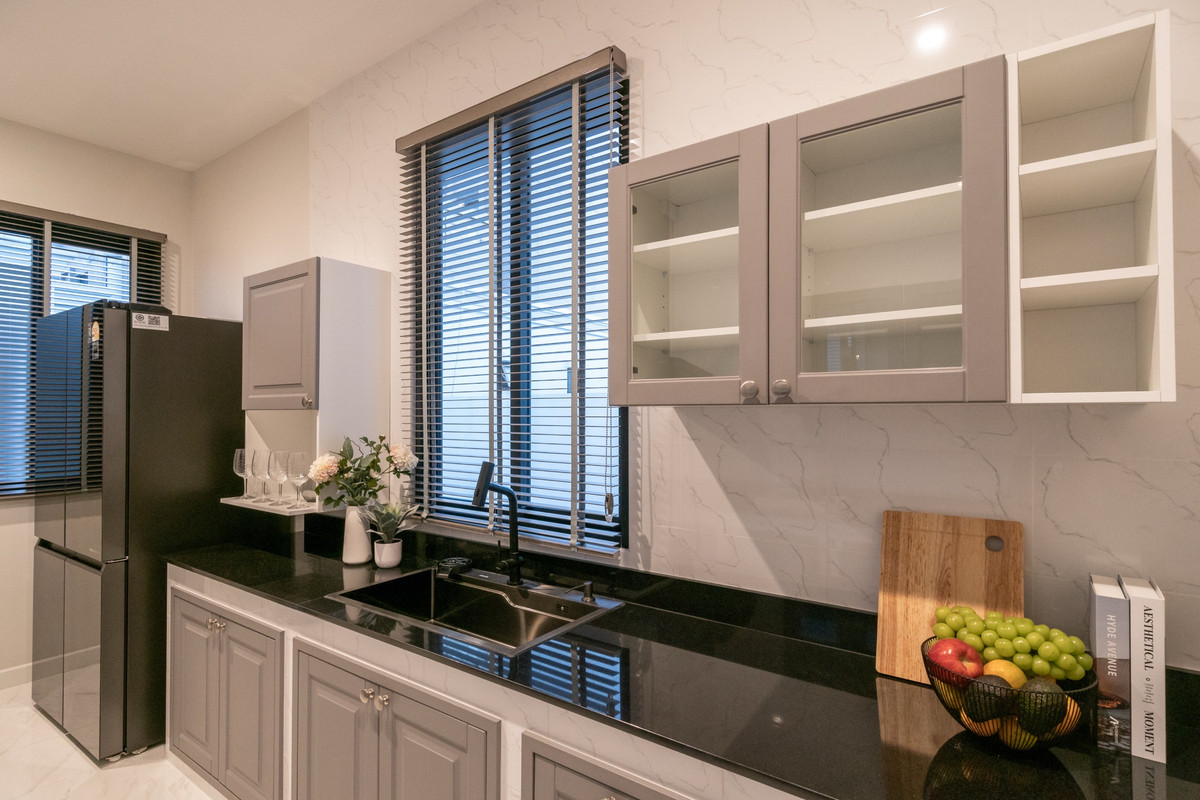 HousePattanakan, Srinakarin : For sale/rent, luxury house Cinq Royal Krungthep Kreetha (Soul Type), 3-story house with private elevator, land size 120 sq m, usable area 705 sq m, fully furnished, complete with electrical appliances.