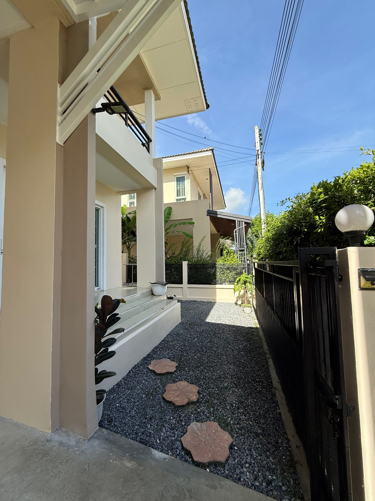 ขายบ้านเดี่ยว 4ห้องนอน 3ห้องน้ำ 2ที่จอดรถ Loading...