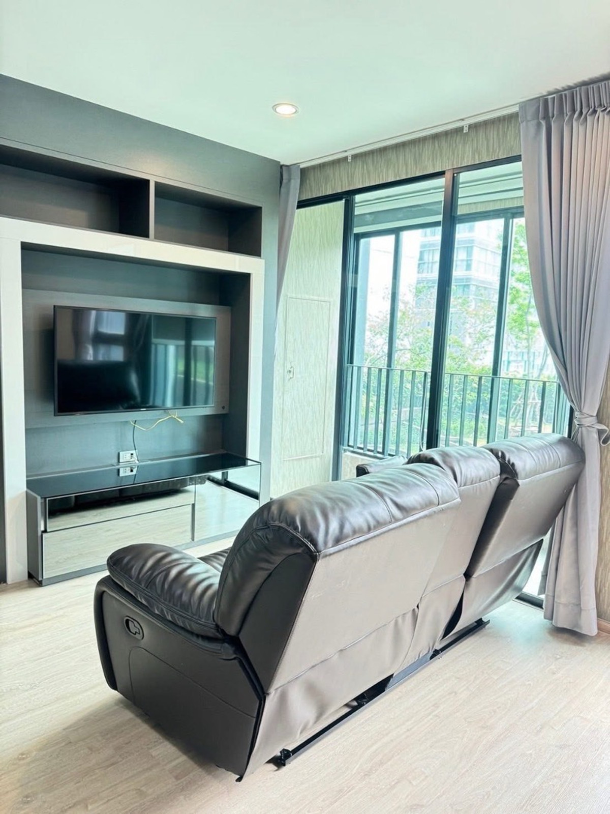 2BED - IDEO Q CHULA SAMYAN Near CHULA ( 2 ห้องนอน ราคาดี!! ) Loading...