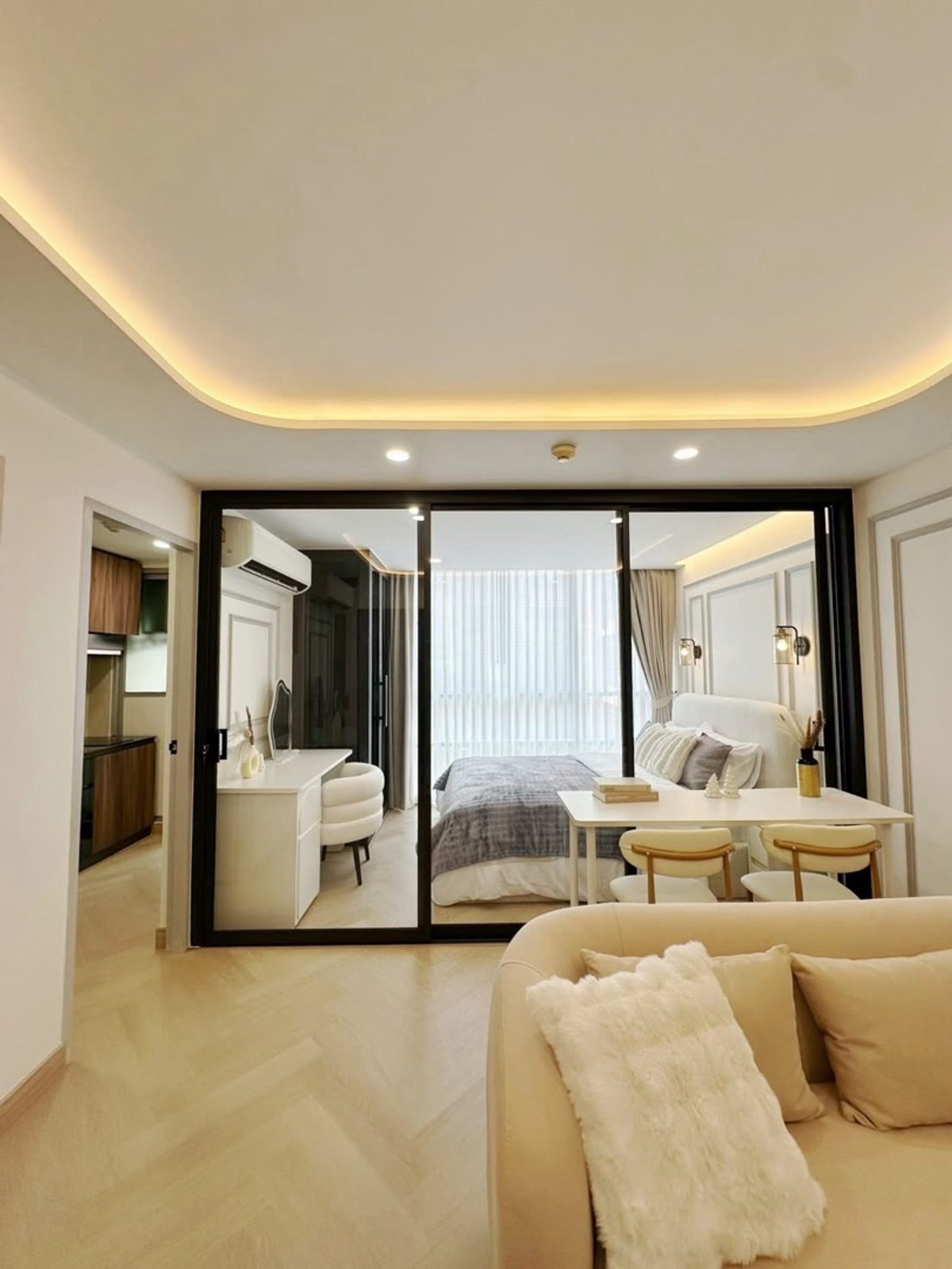 ขายคอนโดรัชดา ห้วยขวาง : ✨สวยหรู ทำเลทอง ใจกลางเมือง ใกล้ MRT The Kris 3 รัชดา 17