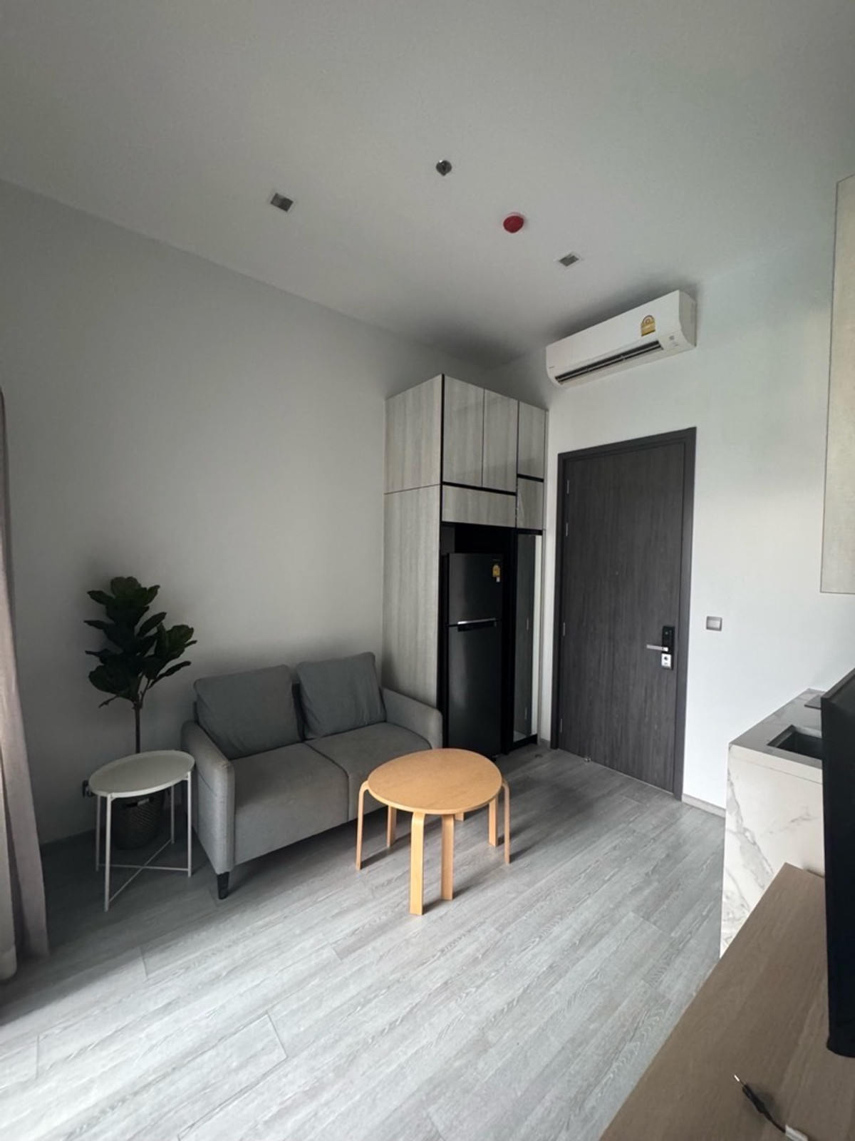 ให้เช่าคอนโดอ่อนนุช อุดมสุข : The Line สุขุมวิท101 ห้องใหม่แต่งคุมโทร เฟอร์ครบพร้อมเข้าอยู่ 1ห้องนอน1ห้องน้ำ ขนาดห้อง27.8ตร.ม ชั้น8 วิวสระว่ายน้ำ อยู่ใกล้BTSเพียง250ม. 