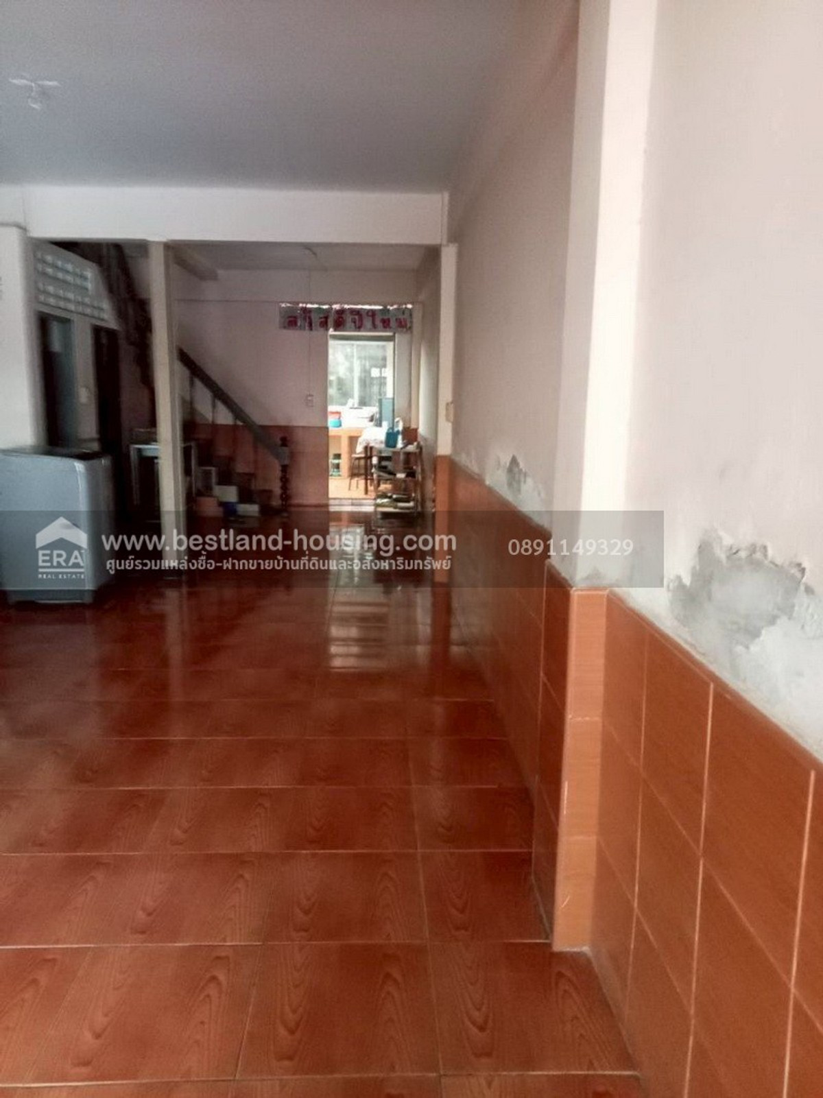 ขายด่วน! ตึกแถว 4 ชั้น ย่านเอกมัย แยก 1 — ผู้เช่าเต็ม พร้อมรับรายได้ทันที Loading...