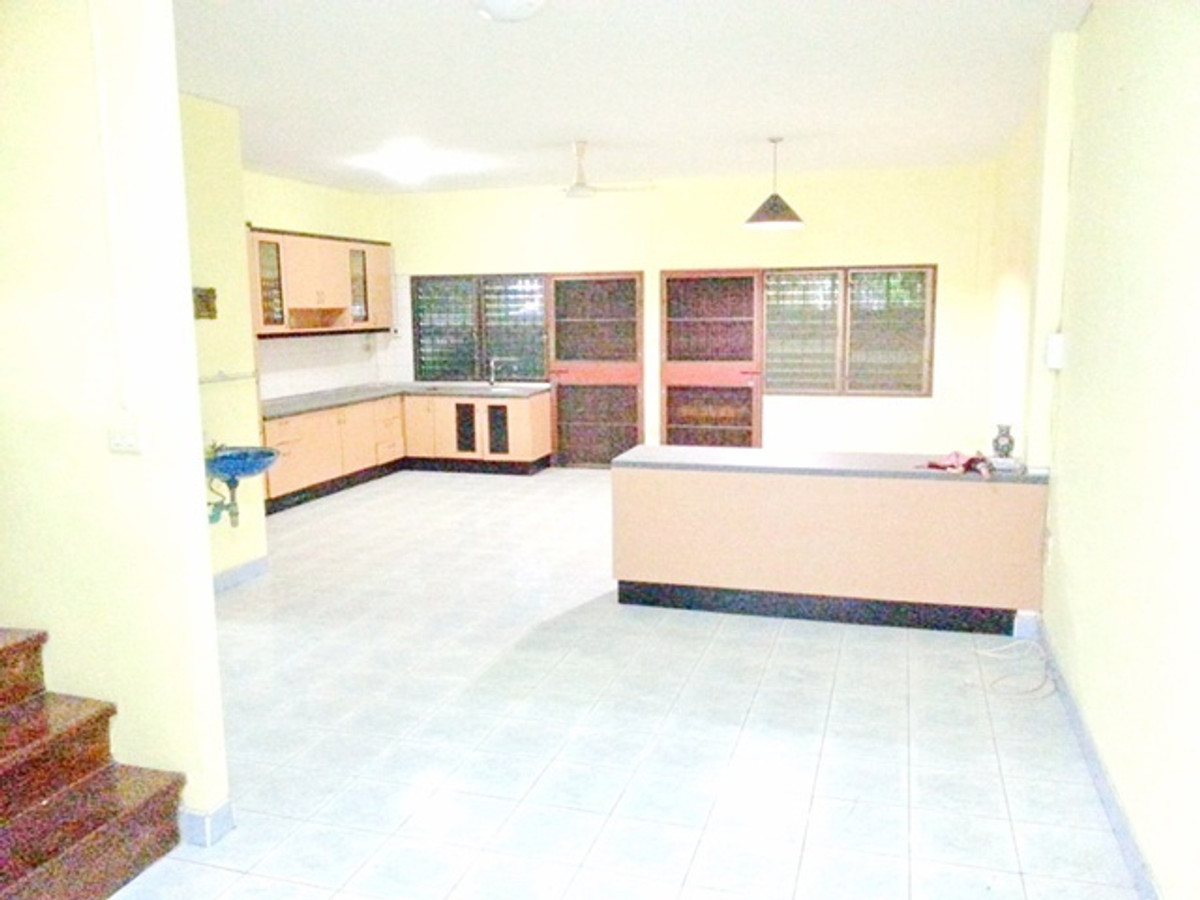 ปุณณวิถี25-31 6นอน ให้เช่าทาวน์โฮม 4 ชั้น+ดาดฟ้า BTSปุณณวิถี 1.1กม. ใหญ่มาก กว้าง 6 ม.มีหลังคา 27 ตร.วา. 430 ตร.ม. สุขุมวิท Loading...