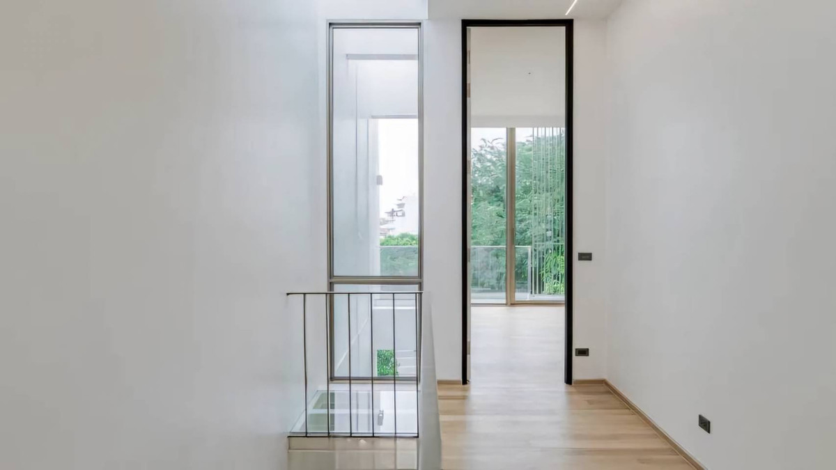 For SaleHome OfficeLadprao, Central Ladprao : New home office for sale, 4 floors, luxury house in the heart of Ratchada-Lat Phrao. Beautiful with elevator 62 sq m near MRT Lat Phrao Phawana LUXE35