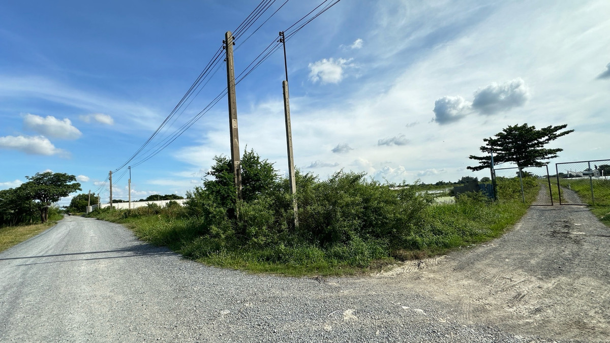 For SaleLandLadkrabang, Suwannaphum Airport : Land for sale, area 23-1-96 rai, Saribut Road, Thap Yao Subdistrict, Lat Krabang District, Bangkok.