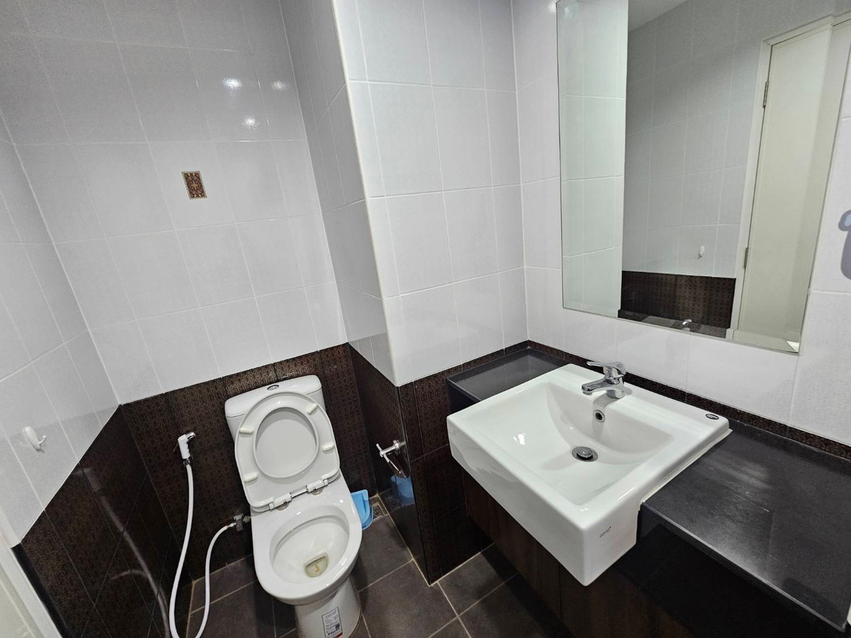 For RentCondoPattanakan, Srinakarin : Very beautiful city view, high floor, for rent, 2 bedrooms, 2 bathrooms, Asakan Place Srinakarin.