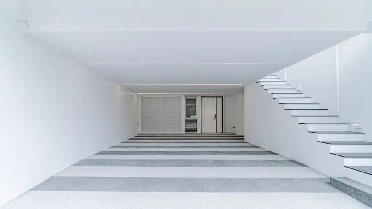 For SaleHome OfficeLadprao, Central Ladprao : New home office for sale, 4 floors, luxury house in the heart of Ratchada-Lat Phrao. Beautiful with elevator 62 sq m near MRT Lat Phrao Phawana LUXE35