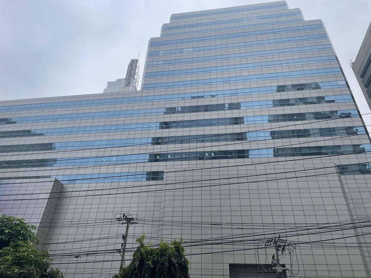 ให้เช่าสำนักงานสุขุมวิท อโศก ทองหล่อ : Serm-Mit Tower สำนักงานออฟฟิศให้เช่า 🚆 ห่างจาก BTS อโศก เพียง 450 เมตร!