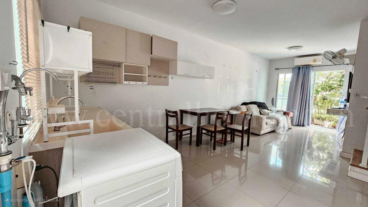 ทาวน์โฮม เจ ทาวน์ เอ็กคลูซีฟ รังสิต - คลอง 1 บ้านสวย พร้อมอยู่ Loading...