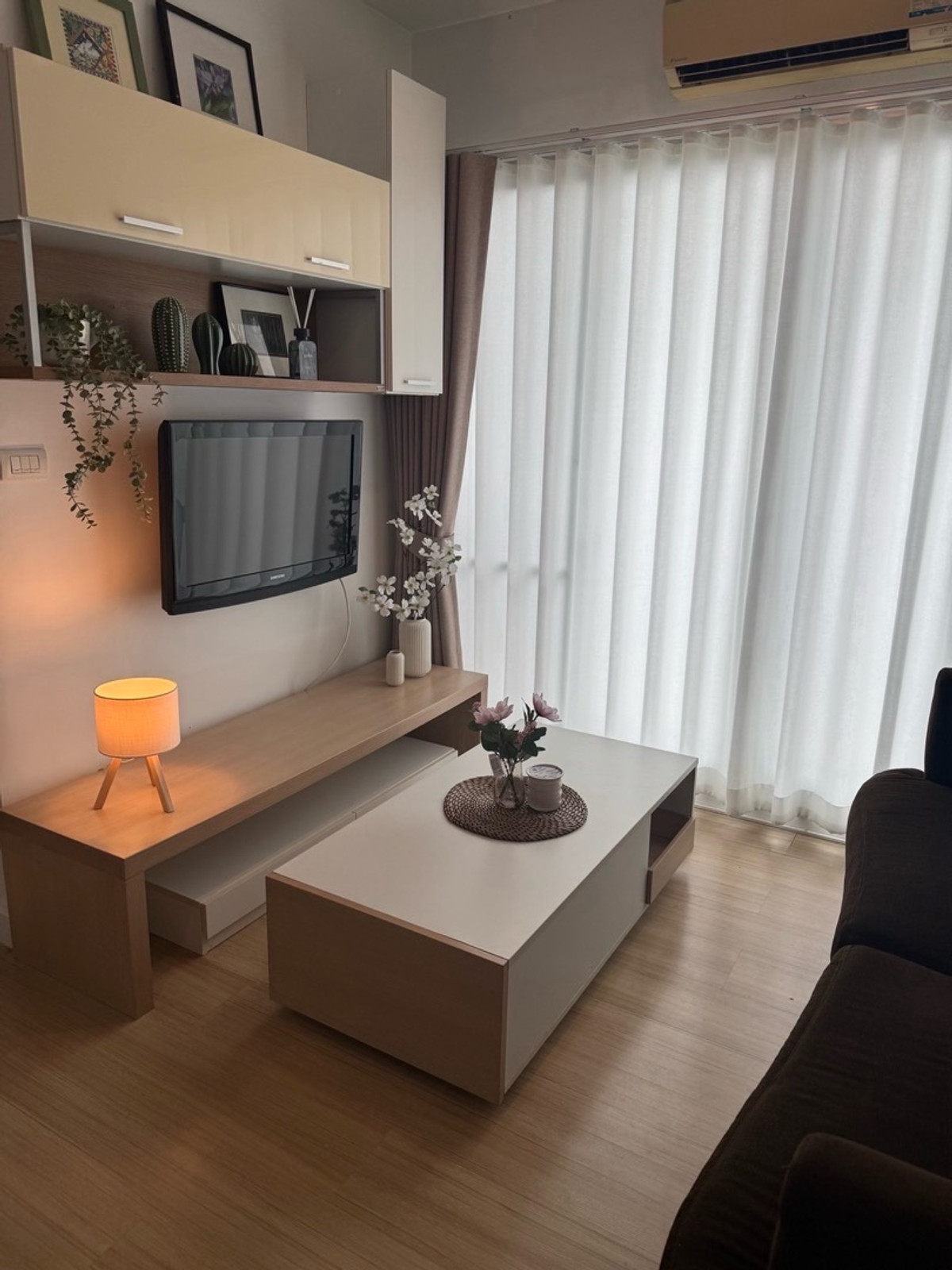For RentCondoBangna, Bearing, Lasalle : Rent The Parkland Srinakarin lakeside (The Parkland Srinakarin Lakeside)  🛏️ 1 bedroom 🛁 1 bathroom 🛋️ 1 living room, size 38 sq m. Building 2, 5th floor 🌅 Lake view ✨ Price 10,000 baht ✨ Newly decorated room with video  