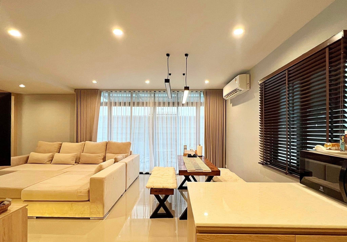 𝐅𝐨𝐫 𝐑𝐞𝐧𝐭: 𝐁𝐞𝐚𝐮𝐭𝐢𝐟𝐮𝐥 𝐒𝐢𝐧𝐠𝐥𝐞 𝐇𝐨𝐮𝐬𝐞 𝐢𝐧 𝐀𝐫𝐞𝐞𝐲𝐚 𝐂𝐨𝐦𝐨 𝐁𝐨𝐭𝐚𝐧𝐢𝐜𝐚, 𝐁𝐚𝐧𝐠𝐧𝐚 Stylishly furnished and ready to move in — just 5 minutes from Mega Bangna Loading...