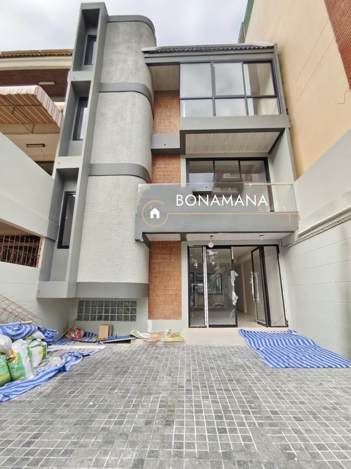 ให้เช่าโฮมออฟฟิศสุขุมวิท อโศก ทองหล่อ : ให้เช่า โฮมออฟฟิศ 2 หลัง ตกแต่งใหม่ ทองหล่อ (BTS ทองหล่อ 2.1km)