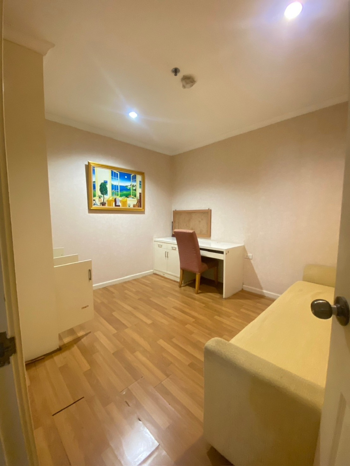 ขายคอนโดใจกลางอโศก ตรงข้าม มศว ราคาดีมาก สามนอนไม่ถึงสิบล้าน!!!  Grand Park View Asoke Loading...