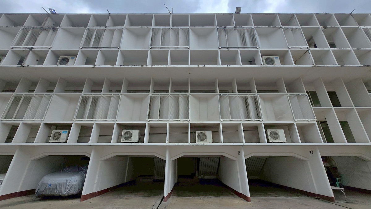 For RentShop HouseWitthayu, Chidlom, Langsuan, Ploenchit : 🏢 Building with Large Land for Rent – Ploenchit Area. Suitable for all types of businesses. ** NO CO-AGENT **