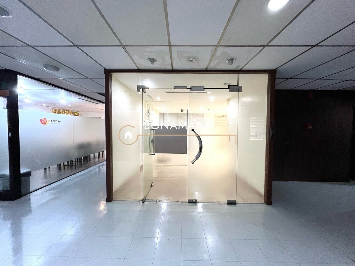 ให้เช่าสำนักงานสุขุมวิท อโศก ทองหล่อ : พื้นที่ออฟฟิศให้เช่า ติดถนนใหญ่กลางอโศก
(BTS Sukhumvit 350m)
