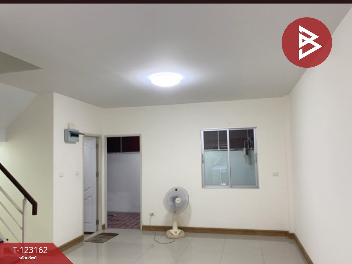 Townhouse for sale D Bangtorad Rama 2 Village, Samut Sakhon Loading...