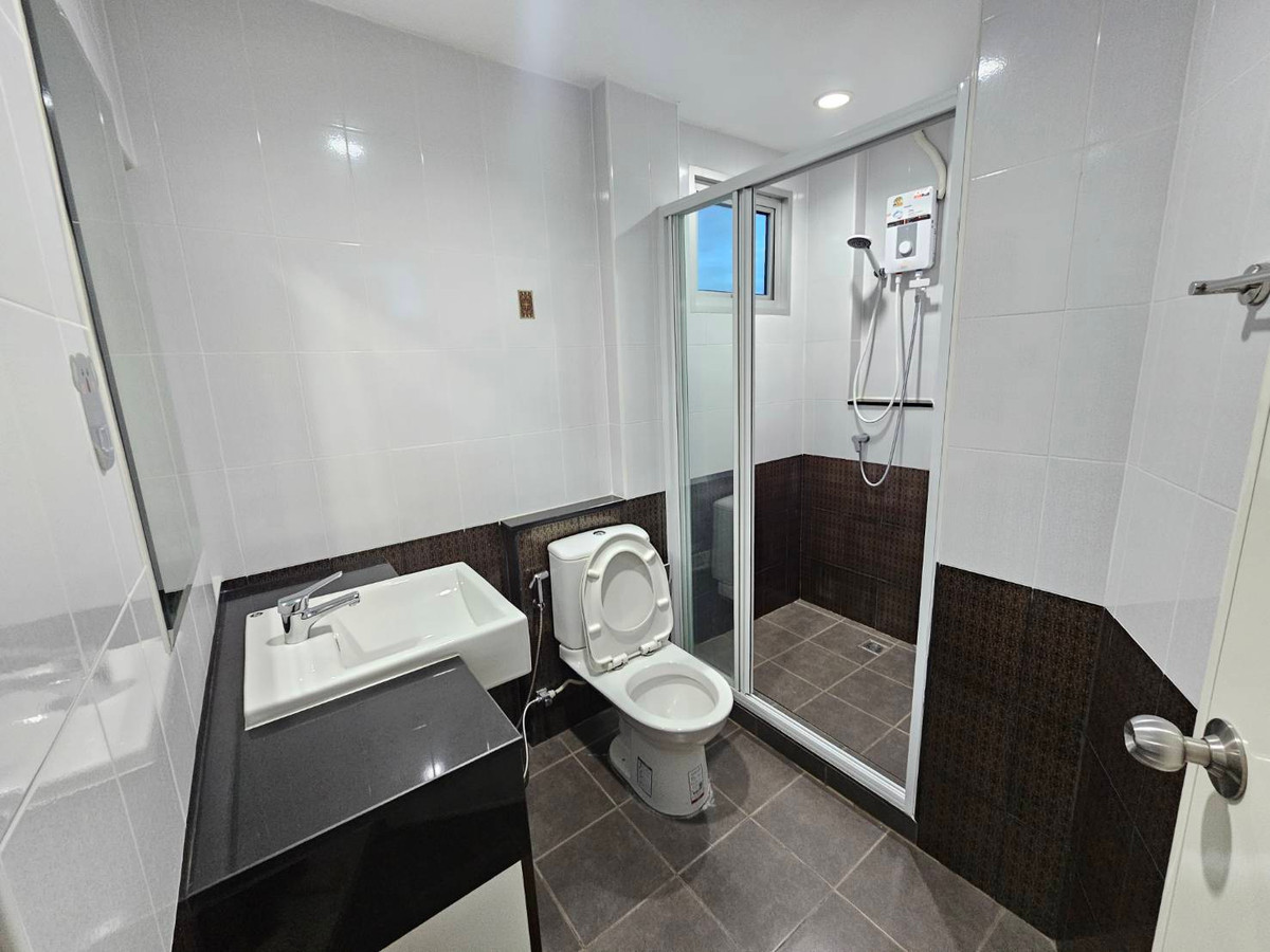 For RentCondoPattanakan, Srinakarin : Very beautiful city view, high floor, for rent, 2 bedrooms, 2 bathrooms, Asakan Place Srinakarin.