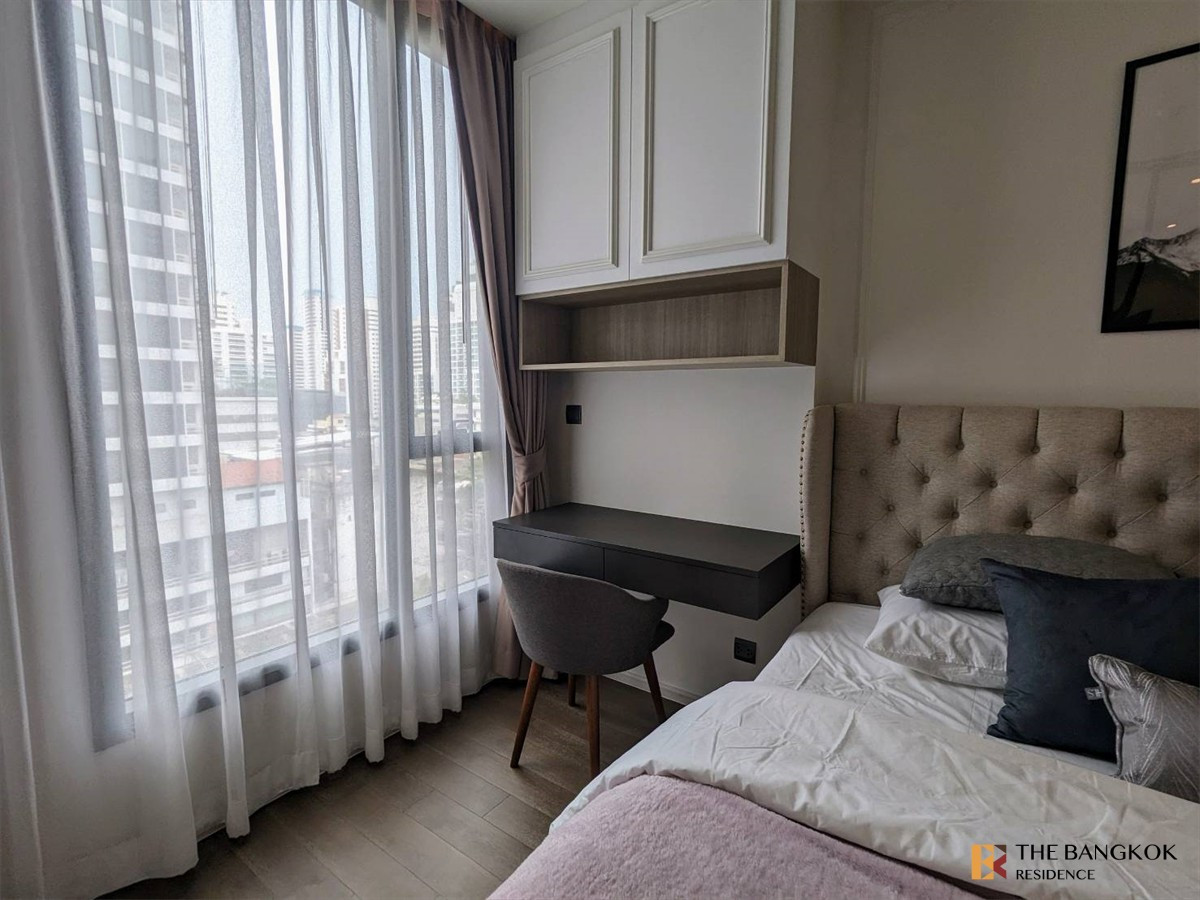 Muniq Sukhumvit 23 by Jubjib Loading...