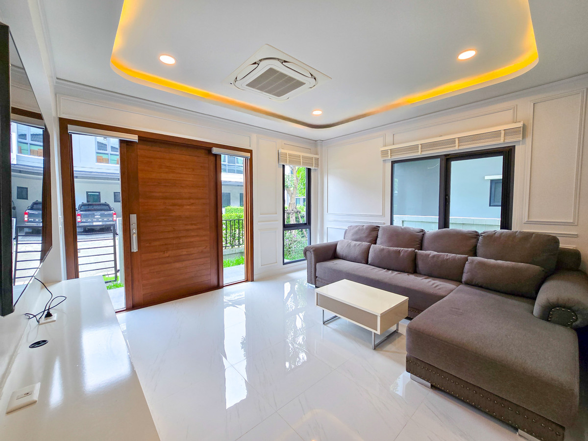 𝐅𝐨𝐫 𝐑𝐞𝐧𝐭: 𝐓𝐡𝐞 𝐂𝐢𝐭𝐲 𝐁𝐚𝐧𝐠𝐧𝐚 — Luxury House Near Mega Bangna 4Bedrooms, North-facing house, no electric poles Loading...