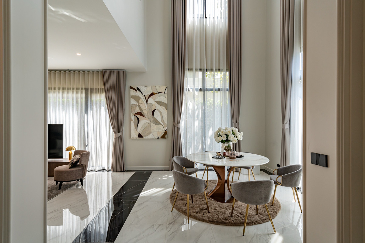 HousePattanakan, Srinakarin : For sale/rent, luxury house Cinq Royal Krungthep Kreetha (Soul Type), 3-story house with private elevator, land size 120 sq m, usable area 705 sq m, fully furnished, complete with electrical appliances.