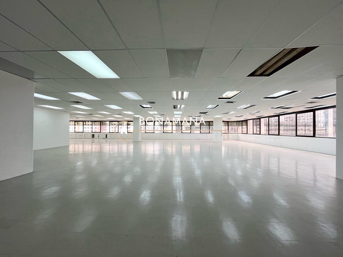 ให้เช่าสำนักงานสุขุมวิท อโศก ทองหล่อ : พื้นที่ออฟฟิศให้เช่า ติดถนนใหญ่กลางอโศก
(BTS Sukhumvit 350m)
