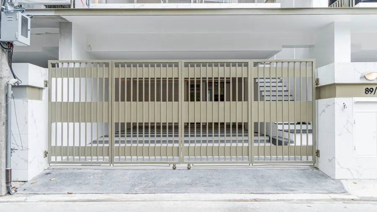 For SaleHome OfficeLadprao, Central Ladprao : New home office for sale, 4 floors, luxury house in the heart of Ratchada-Lat Phrao. Beautiful with elevator 62 sq m near MRT Lat Phrao Phawana LUXE35