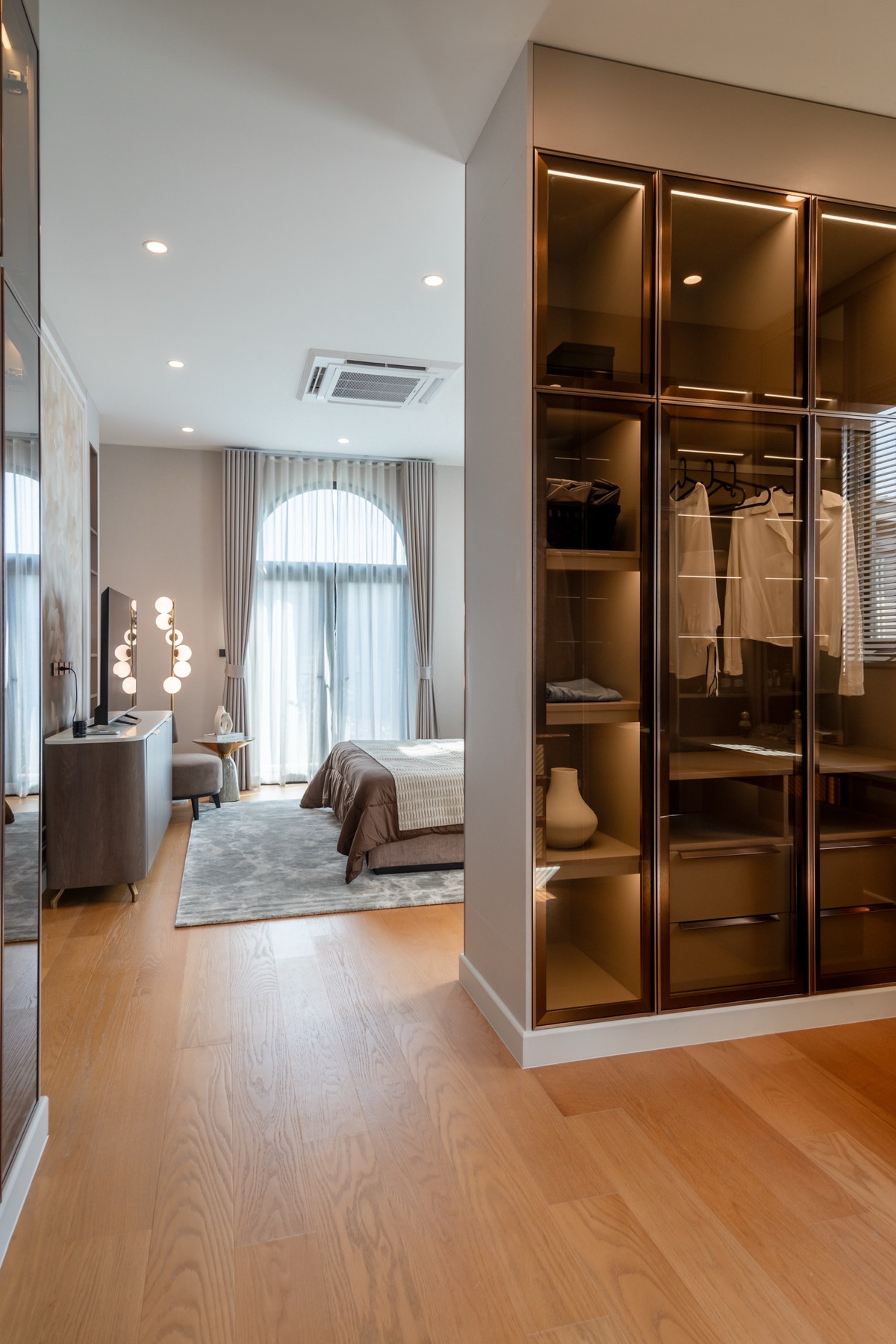 HousePattanakan, Srinakarin : For sale/rent, luxury house Cinq Royal Krungthep Kreetha (Soul Type), 3-story house with private elevator, land size 120 sq m, usable area 705 sq m, fully furnished, complete with electrical appliances.