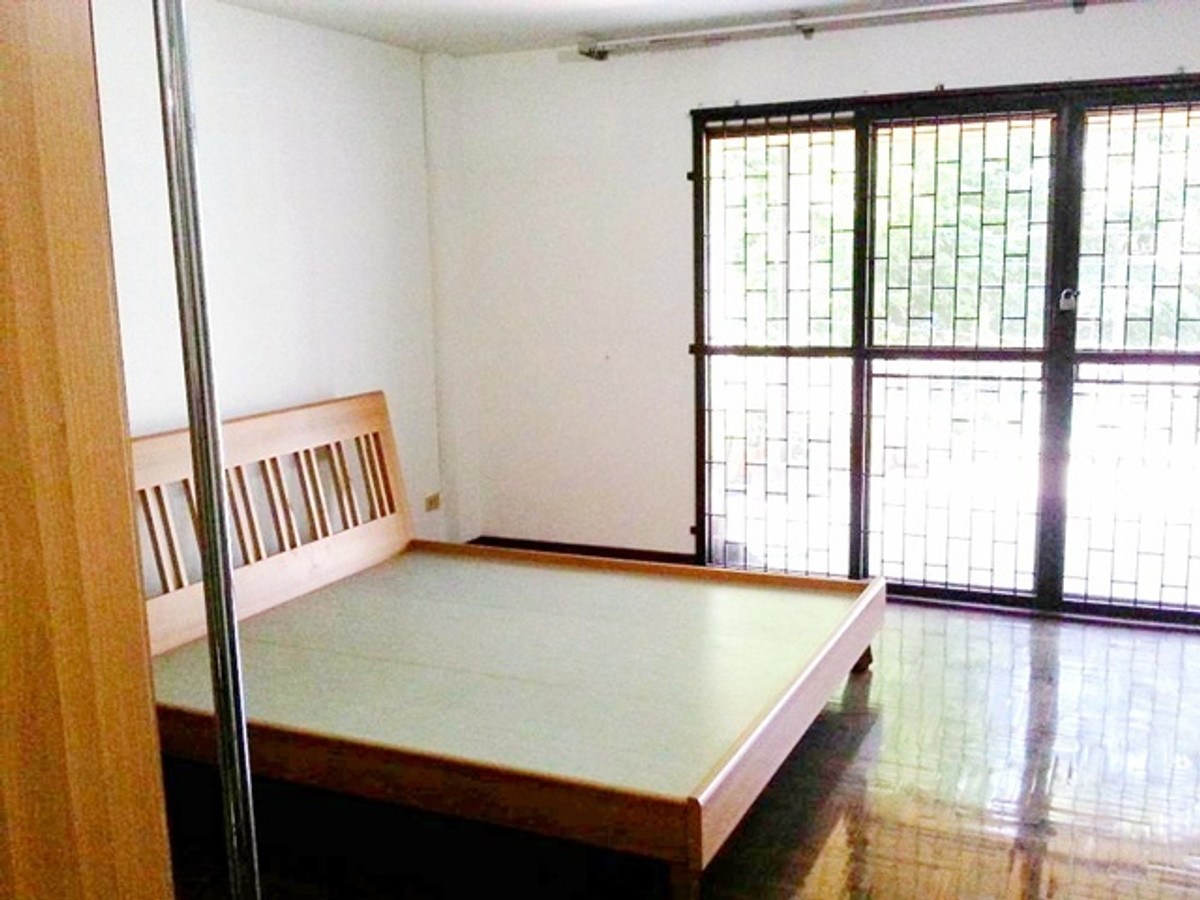 ปุณณวิถี25-31 6นอน ให้เช่าทาวน์โฮม 4 ชั้น+ดาดฟ้า BTSปุณณวิถี 1.1กม. ใหญ่มาก กว้าง 6 ม.มีหลังคา 27 ตร.วา. 430 ตร.ม. สุขุมวิท Loading...