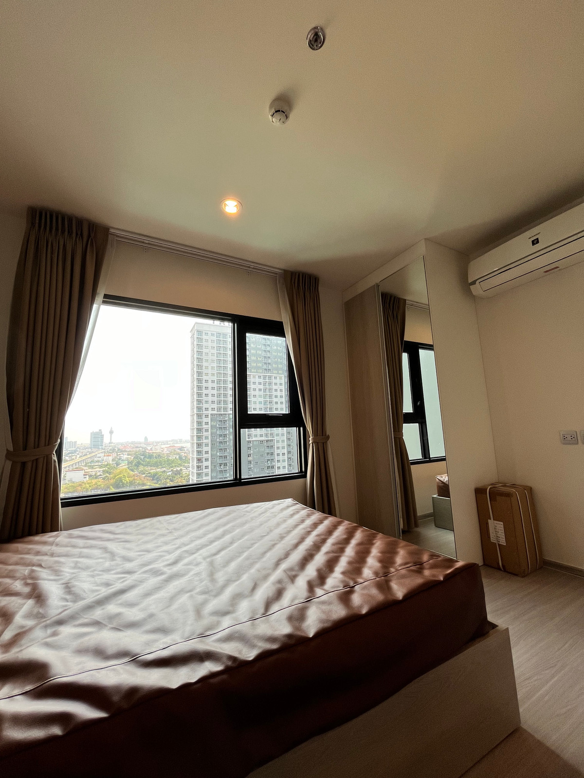 Condo for rent: ASPIRE Erawan Prime, next to BTS Chang Erawan, Building A, building outside next to the road, 32 sq m. Free rental promotion for 15 days. Loading...
