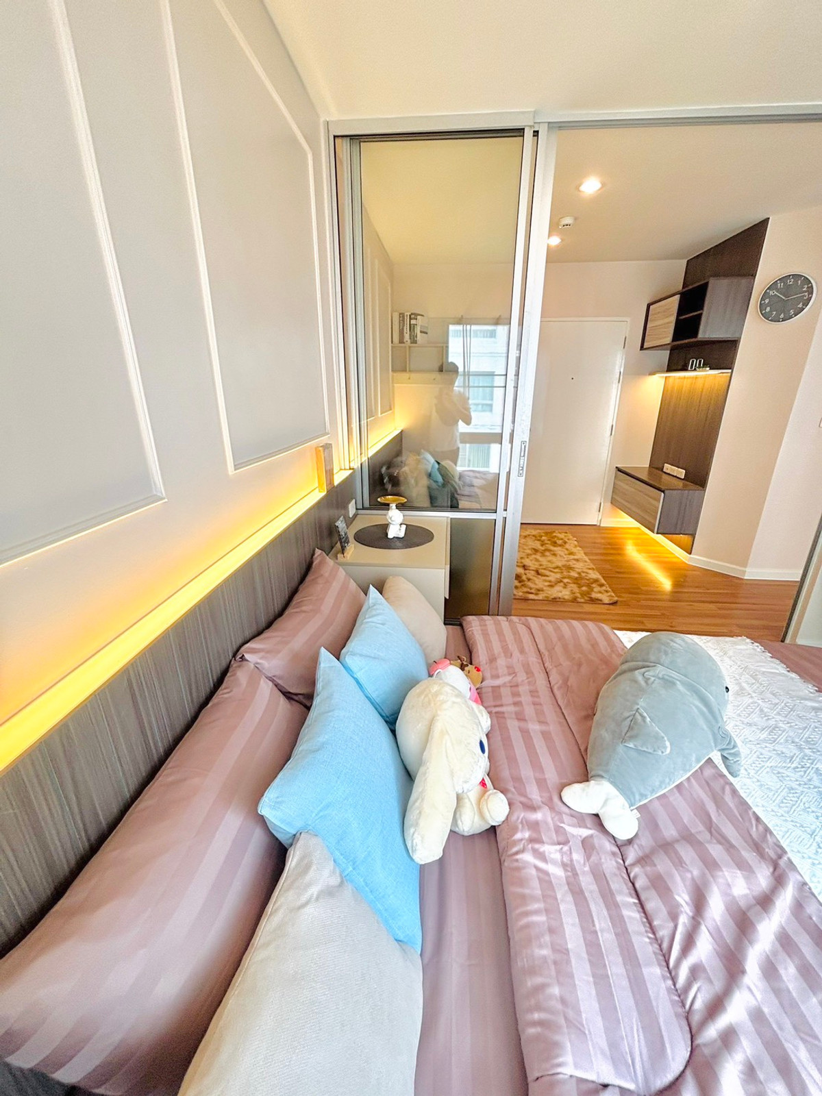 ขาย V condo ลาดกระบัง เฟสB ห้องทำเลทอง 1.45ล้าน ห้องรีโนเวทใหม่ เก็บสีใหม่ทั้งห้อง Loading...