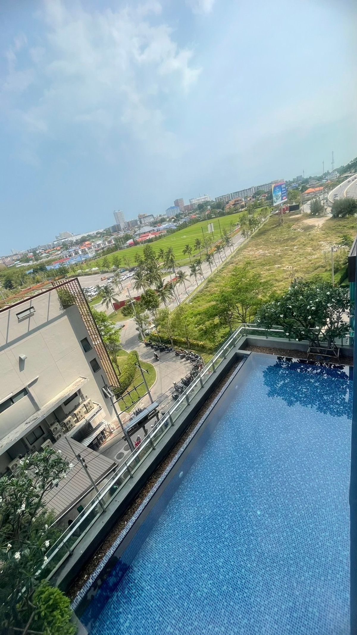 ขายคอนโดหัวหิน ประจวบคีรีขันธ์ : ★ ขาย คอนโด บ้านเคียงฟ้า★ 31 ตรม.,ชั้น 7 (1 ห้องนอน 1 ห้องน้ำ), ★ให้คุณสัมผัสกับบรรยากาศของหัวหินได้เต็มตาทุกชั้น ทั้งวิวทะเล วิวเมือง วิวเขา